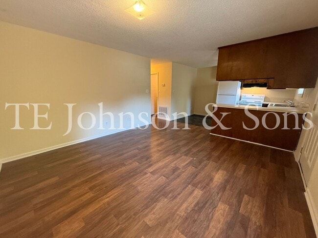 Building Photo - 1506 Oakshire-Water Included