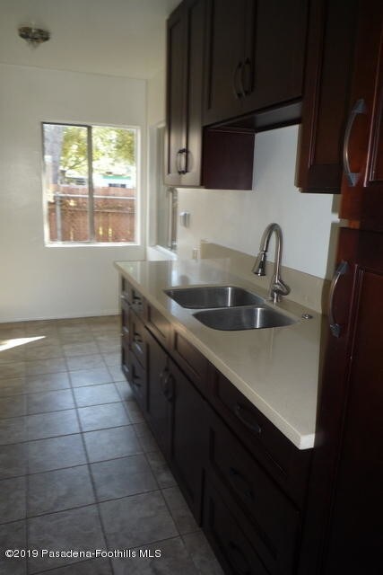 Building Photo - 543 W Altadena Dr