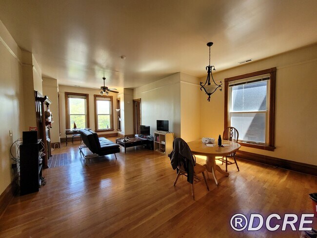 Living / Dining - 403 W North Ave