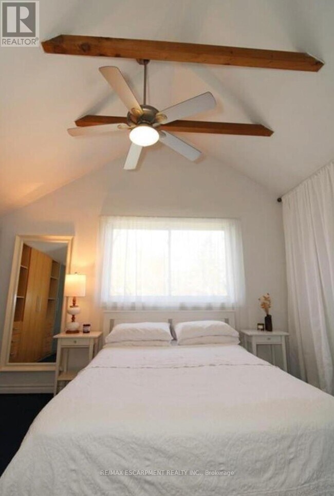 Photo du bâtiment - 32 Rodman St