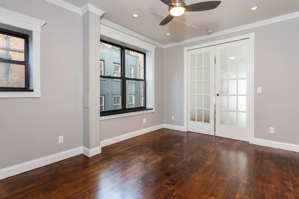 Primary Photo - 300 W 12th St