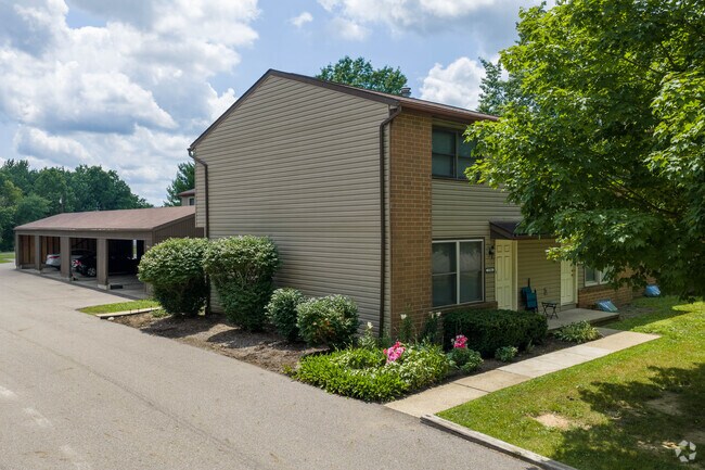 Foto del edificio - Chapel Square Townhomes