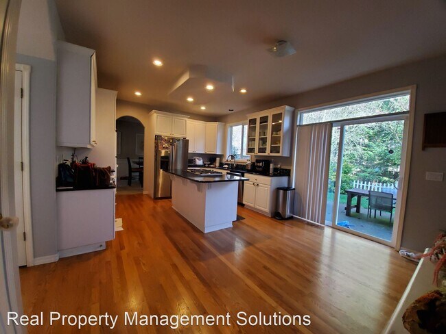 Building Photo - 5 br, 2.5 bath House - 14535 NW Weible Way