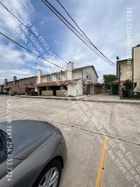 Foto del edificio - 1813 Cedarhill Dr