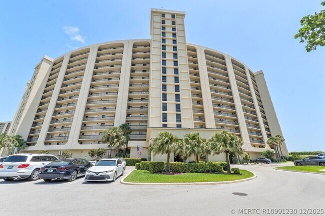 Foto del edificio - 100 Ocean Trail Way