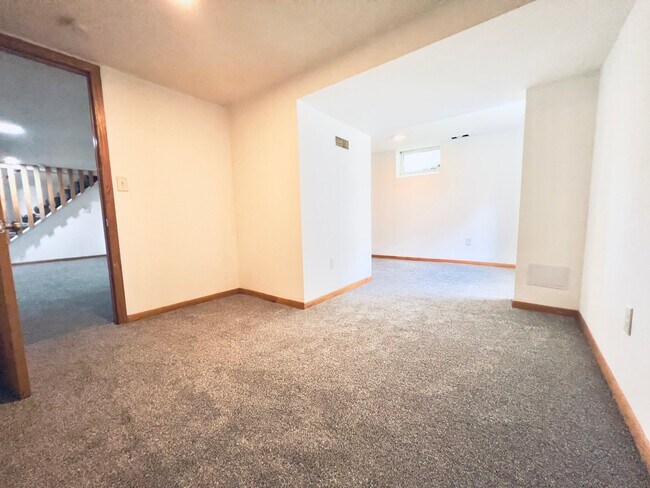 Building Photo - 4225 Xenia Ave N