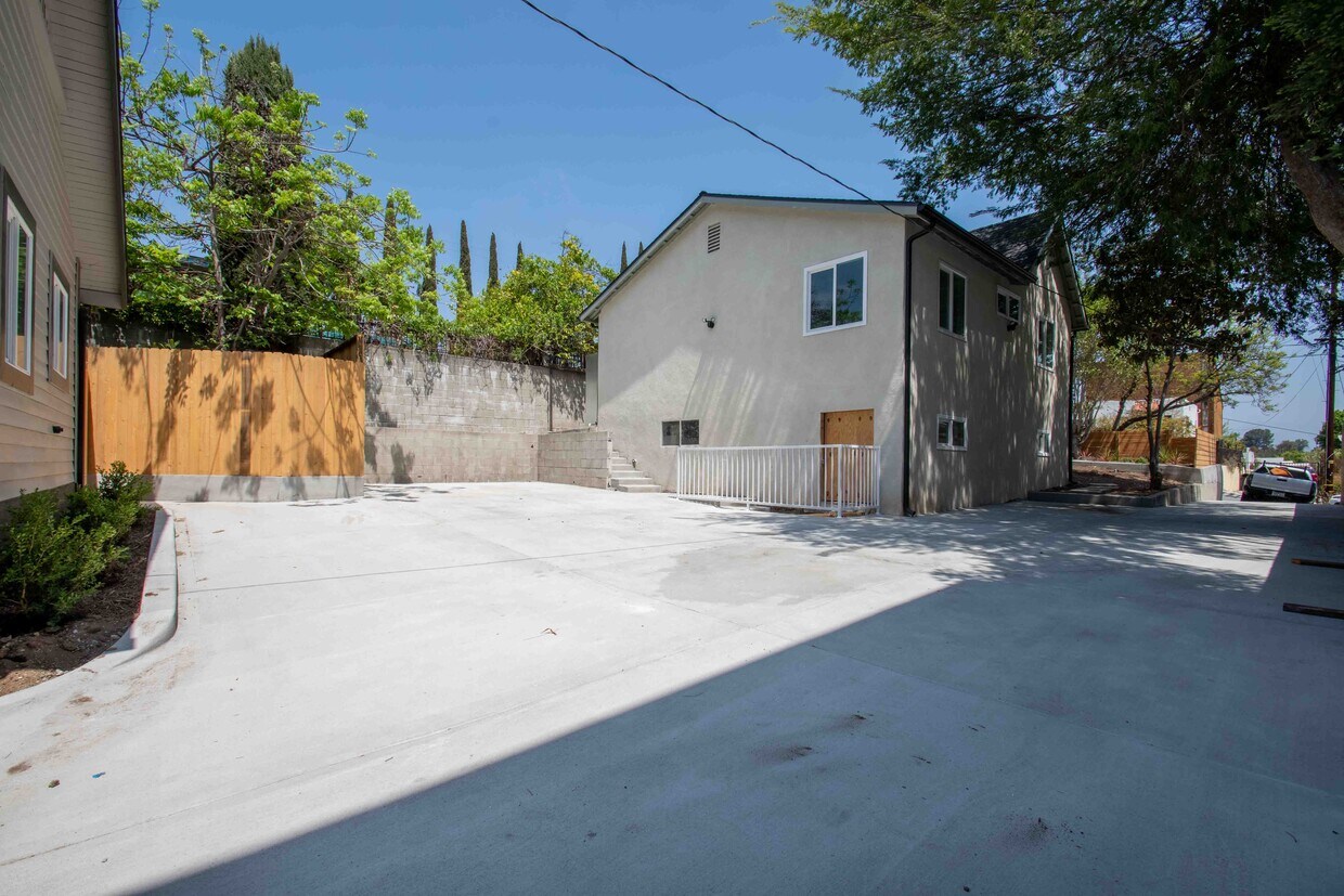 Primary Photo - 2276 Ewing St
