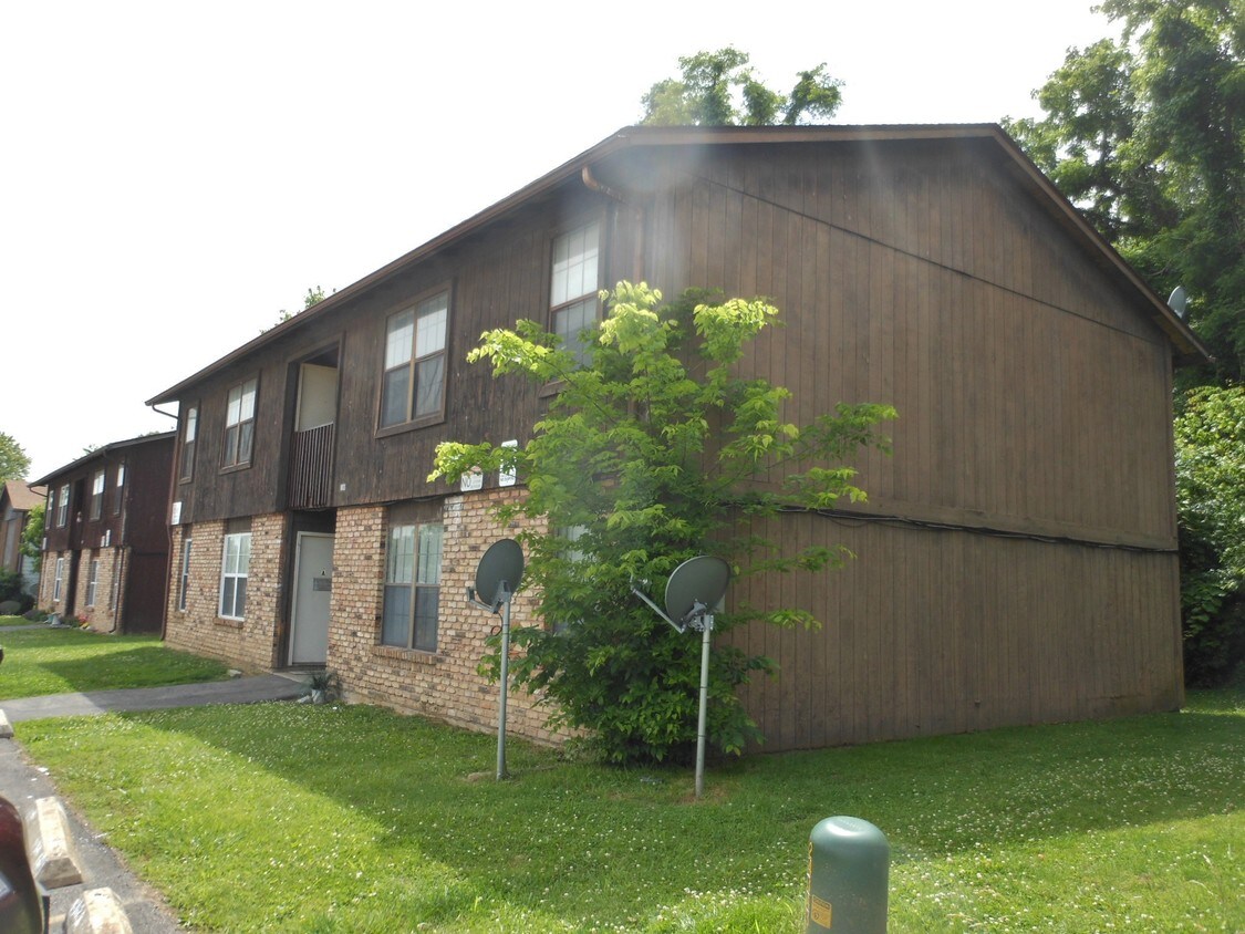 803 S Morrison Ave, Collinsville, IL 62234 Condo for Rent in