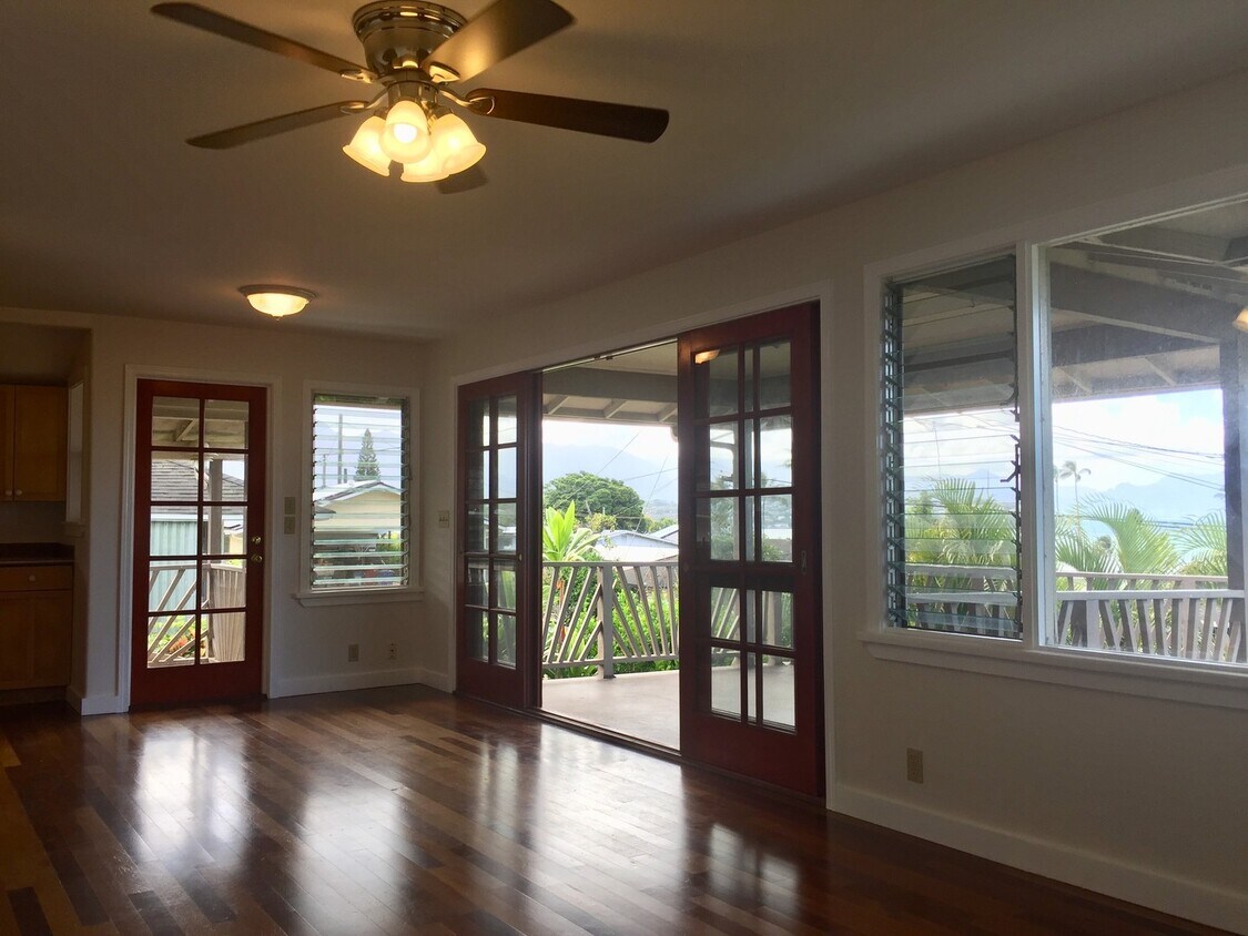 Foto principal - Kaneohe: 3 Bed, 1 Bath Duplex