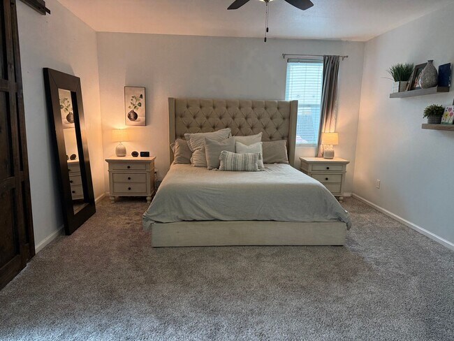 Foto del edificio - Spacious North Bakersfield Home with pool!