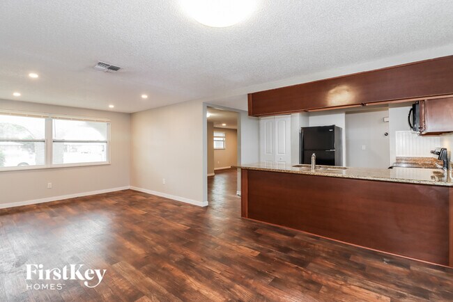 Foto del edificio - 6428 Ridge Crest Dr