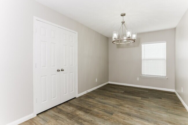 Building Photo - 10041 Silent Hollow Dr