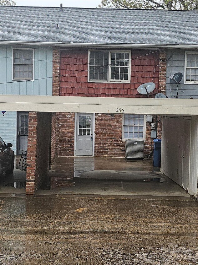 Primary Photo - 256 5th Ave NE