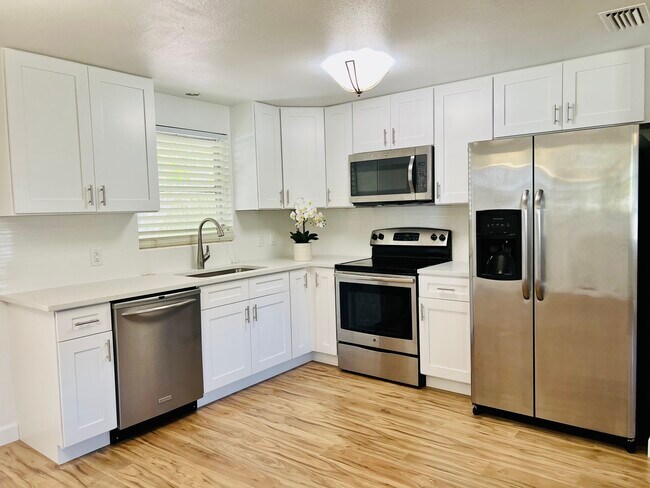Foto del edificio - 4611 56th St W