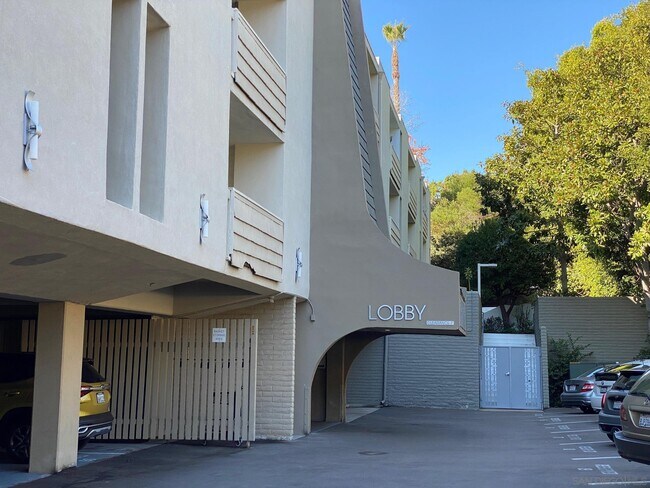 Building Photo - 2510 Torrey Pines Rd