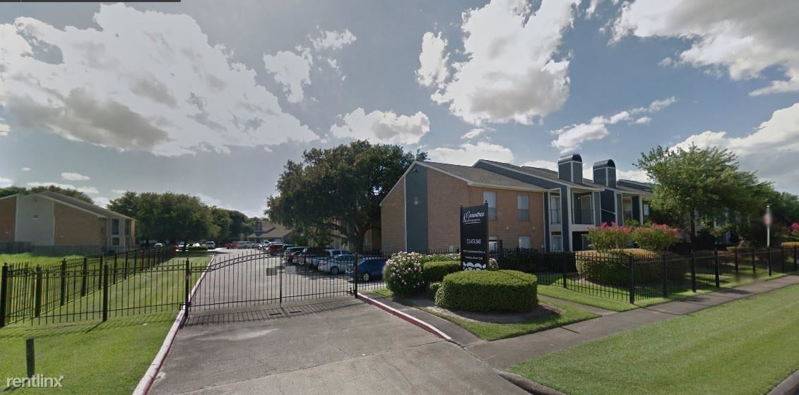 Foto principal - 2 br, 1 bath Condo - 502 E Sam Houston Pkw...