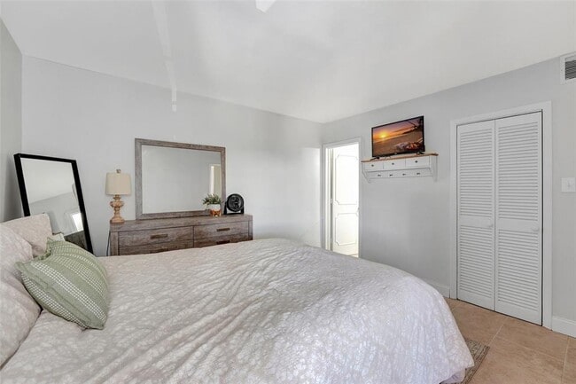 Building Photo - 2970 NE 16th Ave