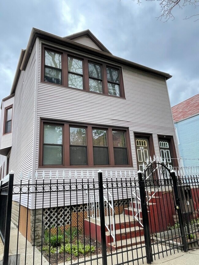 Building Photo - 1614 N Kildare Ave