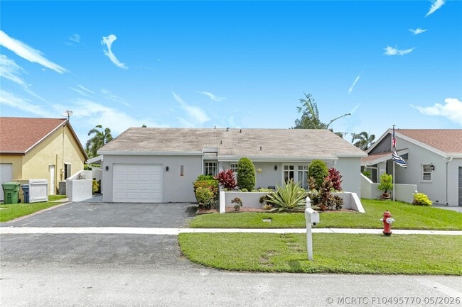 Building Photo - 16643 Redwood Way