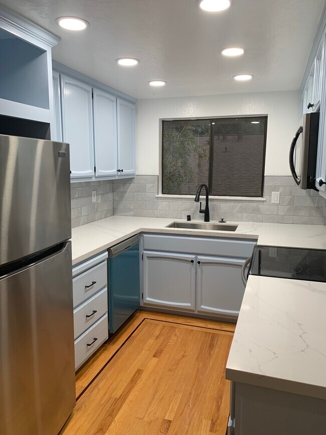 Kitchen-dishwasher has a blue film to be removed - 8751 Mountain Blvd