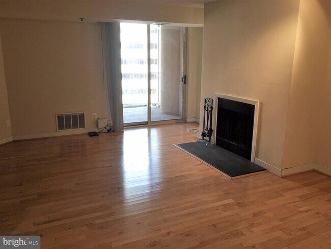 Building Photo - 7500 Woodmont Ave