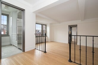 Building Photo - 299 W 12th St