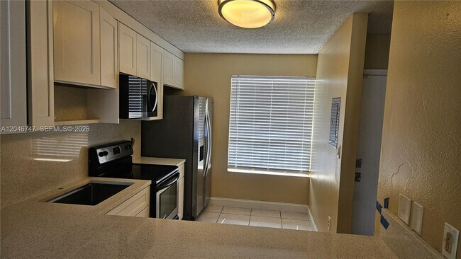 Building Photo - 8039 SW 21st Ct