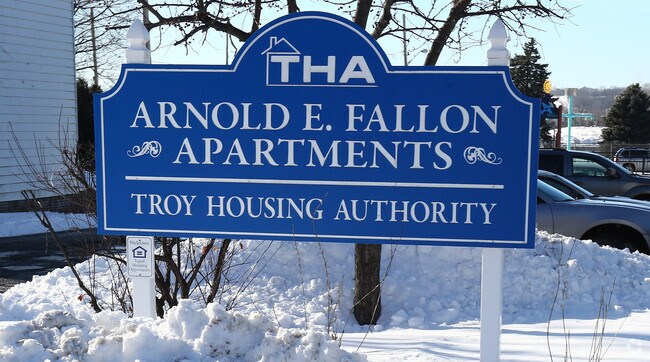Foto del edificio - Arnold E. Fallon
