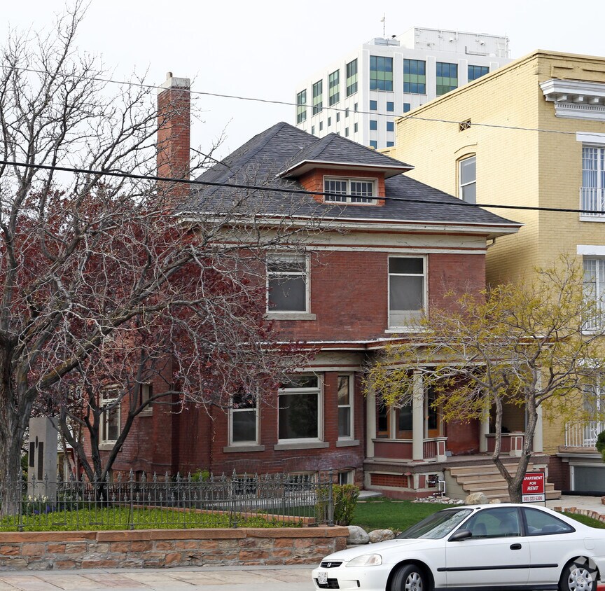 Primary Photo - 136 E 1st Ave