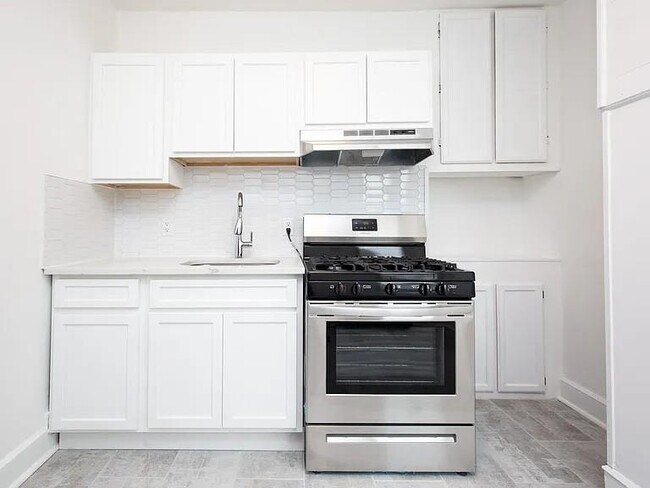 Foto del edificio - 733 Hudson Ave