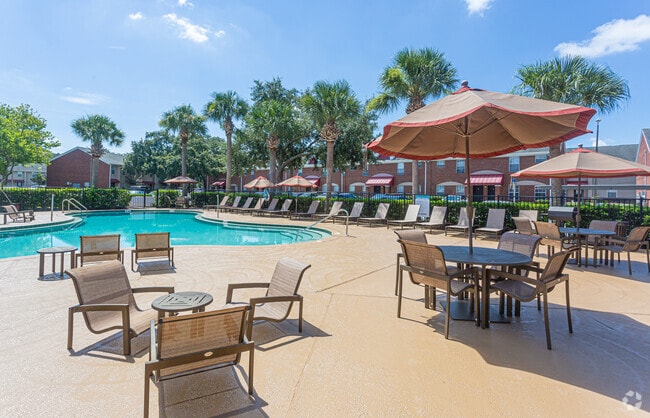 Pool - Campus Crossings on Alafaya Apartments