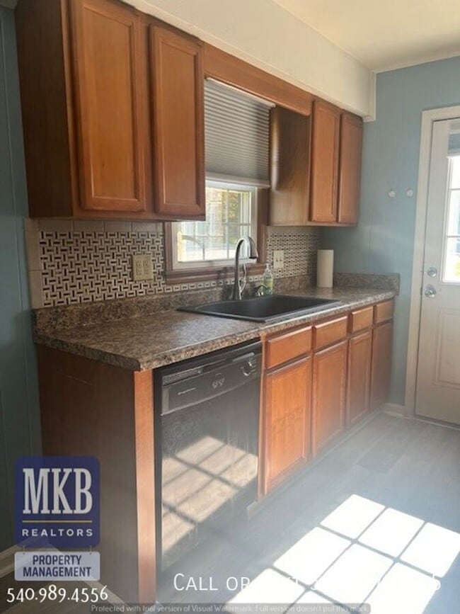 Building Photo - 4523 Long Acre Dr NE