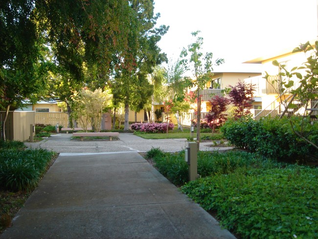 Building Photo - Arbordale Gardens