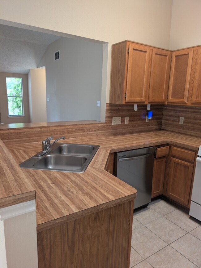 Foto del edificio - Charming 2 beds 2 baths in Spring!