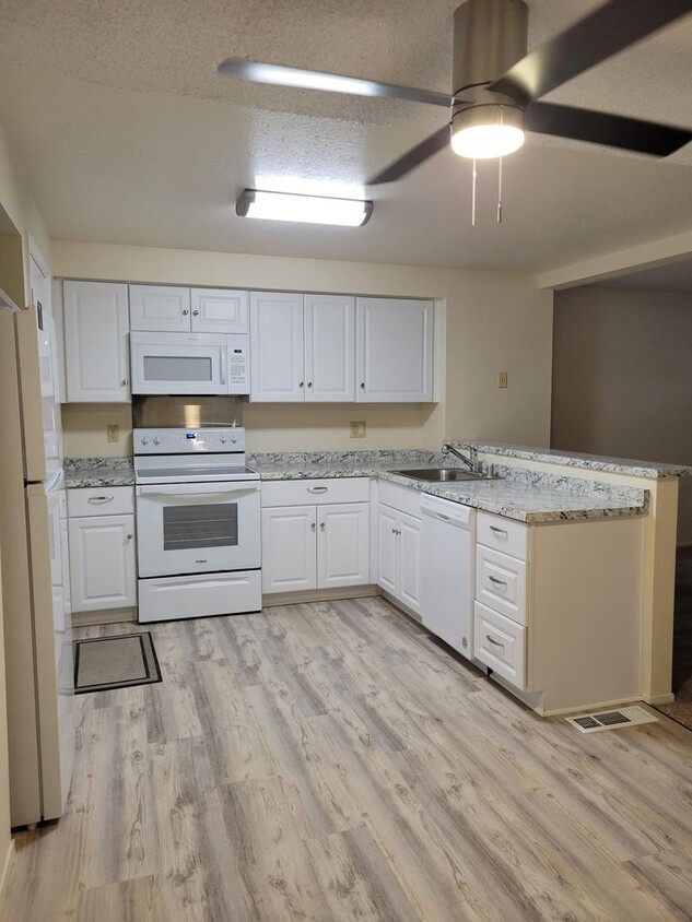 <b>Great 2 bedroom 1.5 bath Townhome<br><br> - Great 2 bedroom 1.5 bath Townhome