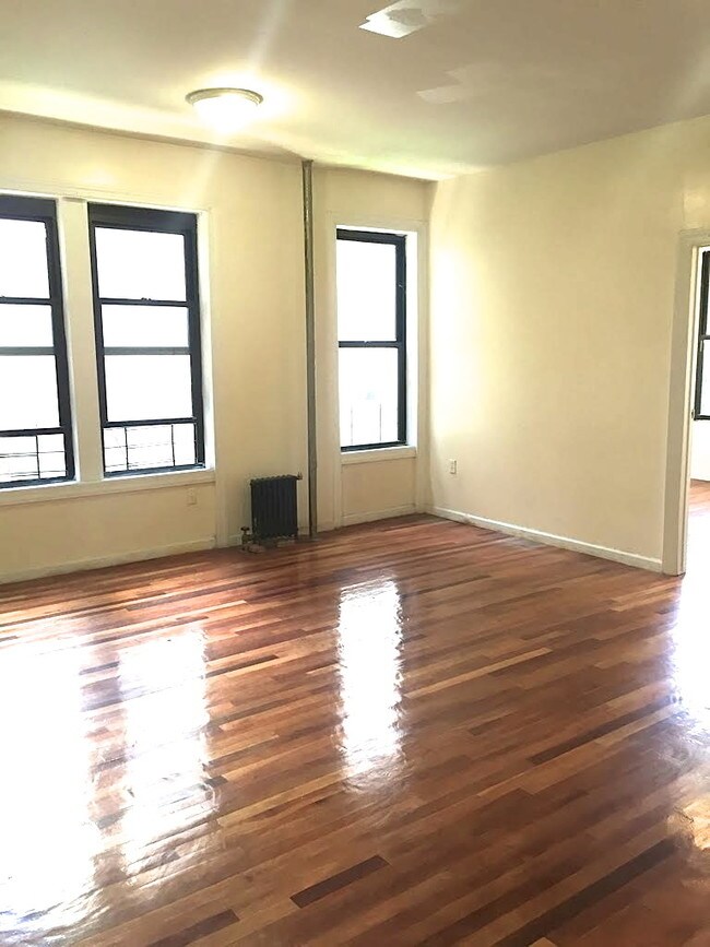 Building Photo - 1515 Saint Johns Pl