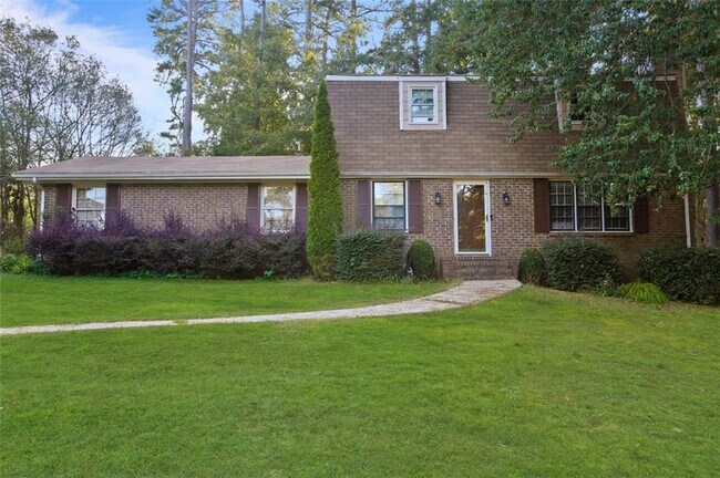 Foto del edificio - 461 Village Green Ct SW