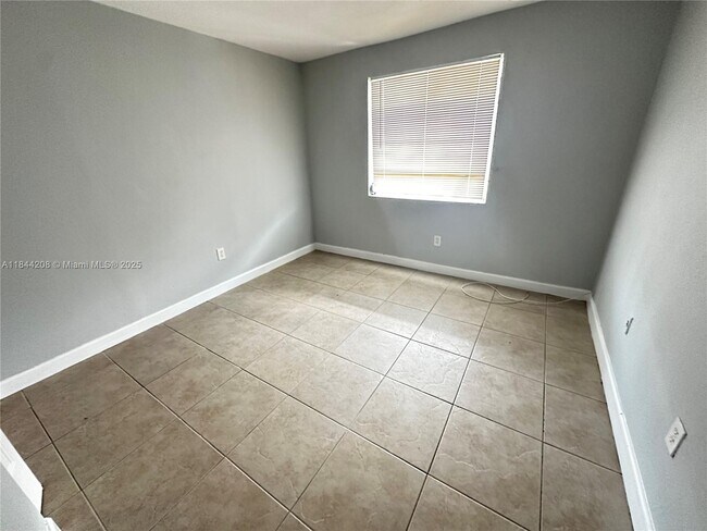 Foto del edificio - 1330 NE 111th St