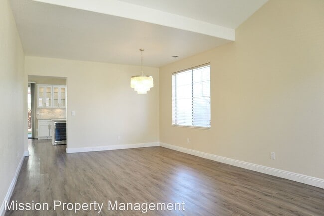 Building Photo - 3 br, 2.5 bath House - 5003 Spring Crest Terr