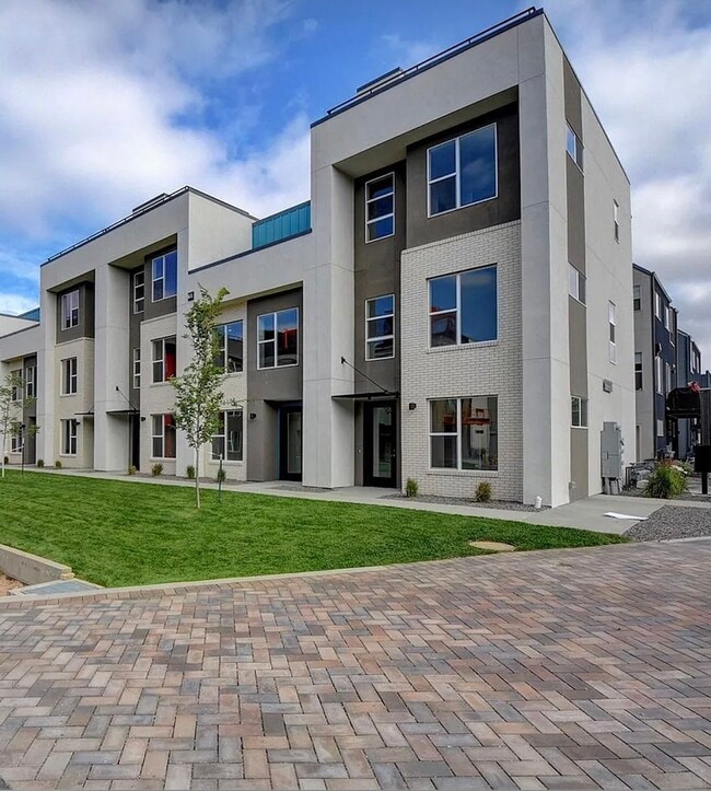 Building Photo - 3046 Wilson Ct