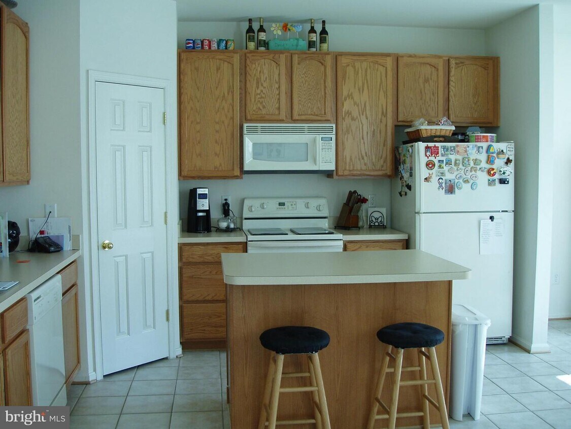 Primary Photo - 703 Tin Roof Ct