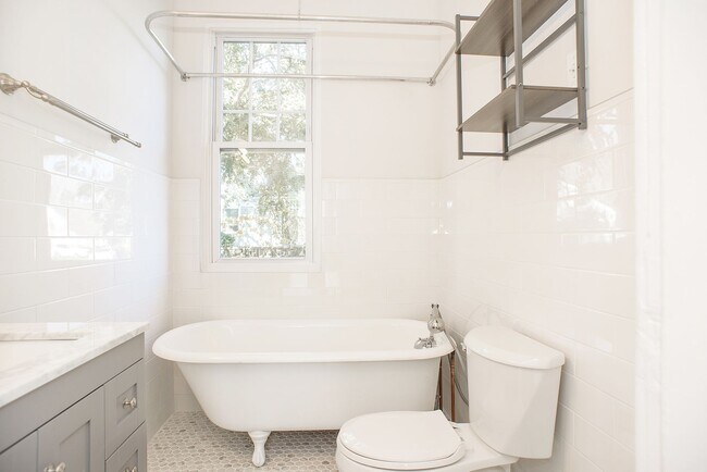 Foto del edificio - Coming Soon! Charming corner lot home for ...