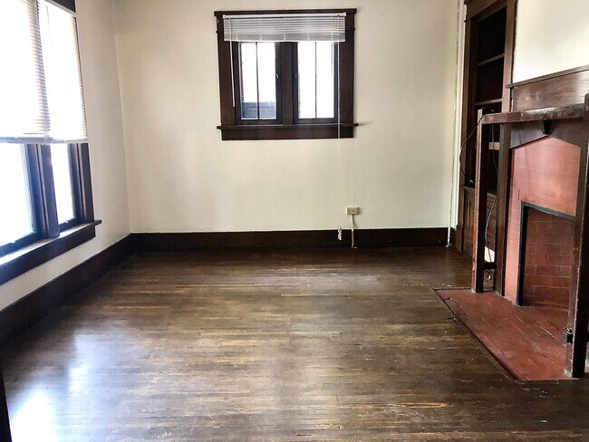 Foto del edificio - 5 Bedroom House - Walking distance from Ce...