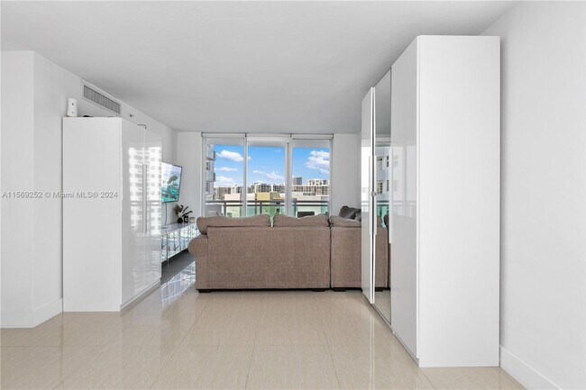 Foto del edificio - 3001 S Ocean Dr