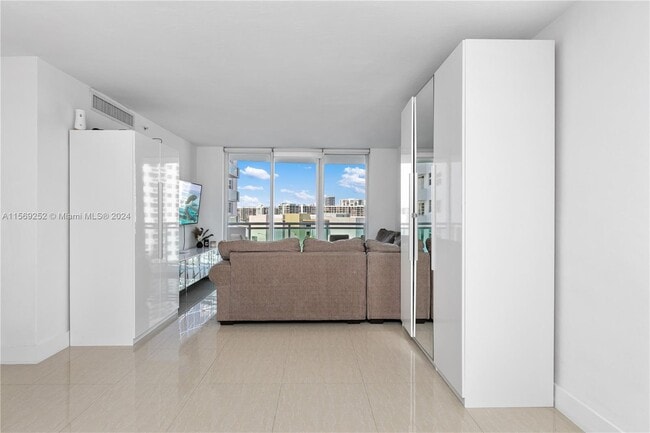 Building Photo - 3001 S Ocean Dr
