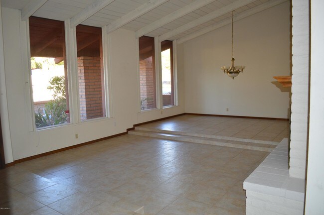 Building Photo - 801 E Waltann Ln