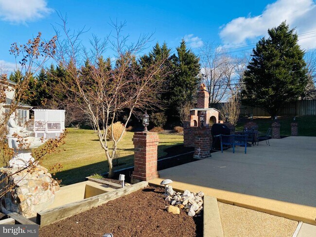 Building Photo - 13220 Middleton Farm Ln