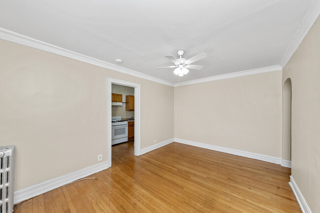 Building Photo - 1721 W North Shore Ave