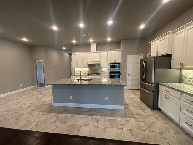Foto del edificio - 4 Bedroom 3 Full bath Dream home located i...