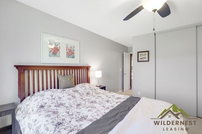 Building Photo - Remodeled Buffalo Woods Condo with Breatht...